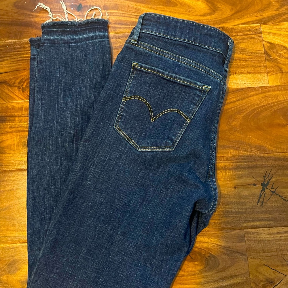 Levi’s 711 ripped skinny jeans